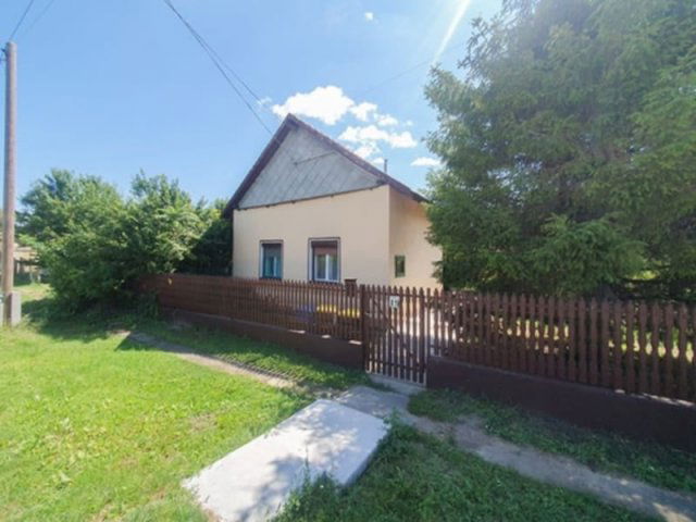Eladó családi ház, Tetétlenen 10.5 M Ft, 2 szobás