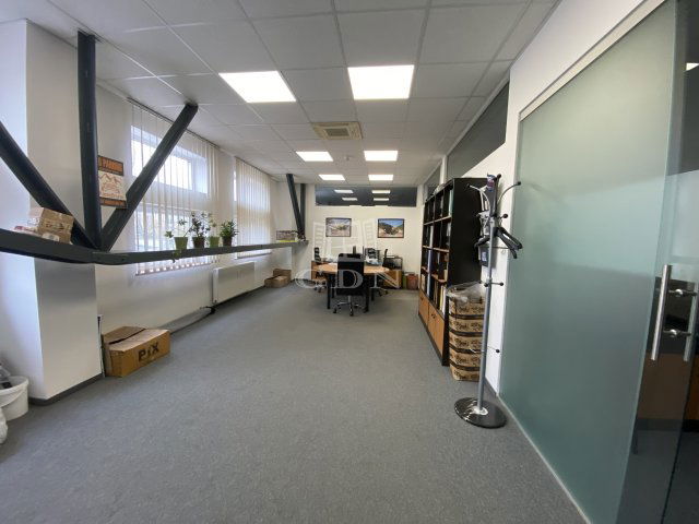 Kiadó iroda, Budapesten, XI. kerületben 350 E Ft / hó, 4 szobás