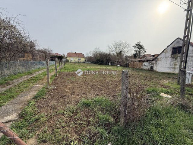 Eladó telek, Pécsett, Somogy utcában 8.9 M Ft