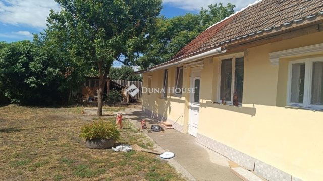 Eladó családi ház, Szentmártonkátán 17.5 M Ft, 2 szobás