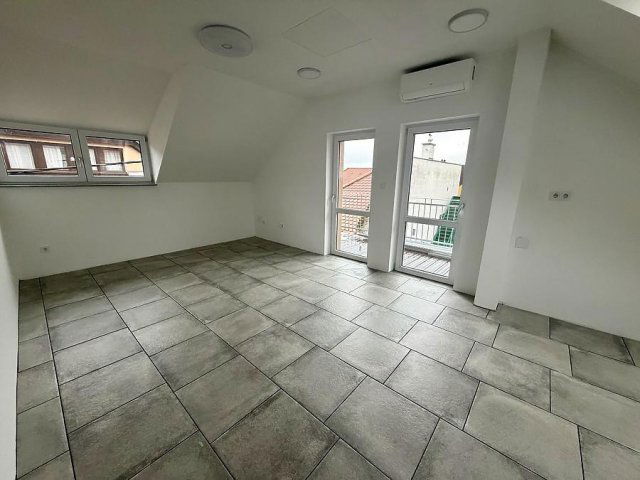 Eladó téglalakás, Vácon 69.99 M Ft, 2 szobás