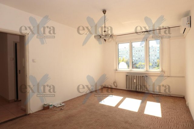 Eladó panellakás, Szegeden 39.8 M Ft, 2 szobás
