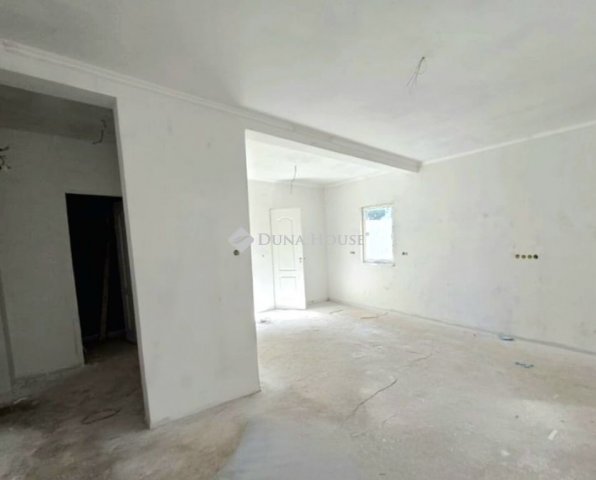 Eladó családi ház, Dunakeszin 70 M Ft, 2 szobás