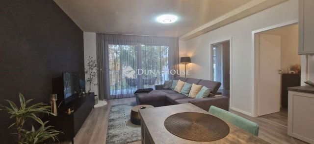 Eladó téglalakás, Balatonföldváron 169 M Ft, 4 szobás