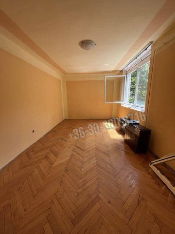 Eladó téglalakás, Dunaújvárosban 13.5 M Ft, 1 szobás