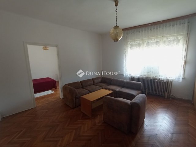 Eladó családi ház, Táton 59 M Ft, 2 szobás