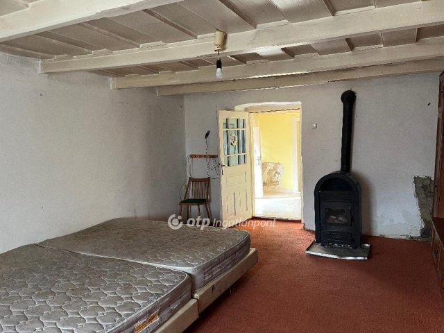 Eladó családi ház, Makláron 22.9 M Ft, 2 szobás