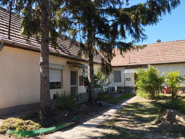 Eladó családi ház, Dorogon 21 M Ft, 1 szobás