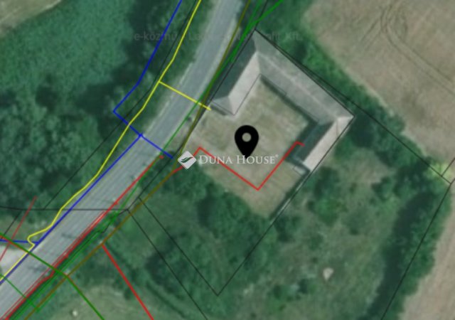 Eladó családi ház, Szekszárdon 120 M Ft, 11 szobás