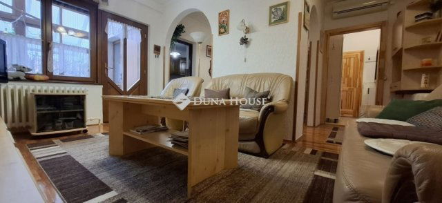 Eladó családi ház, Pécsett 149.9 M Ft, 6 szobás