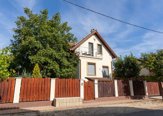 Eladó családi ház, Budapesten, IV. kerületben 340 M Ft, 7 szobás