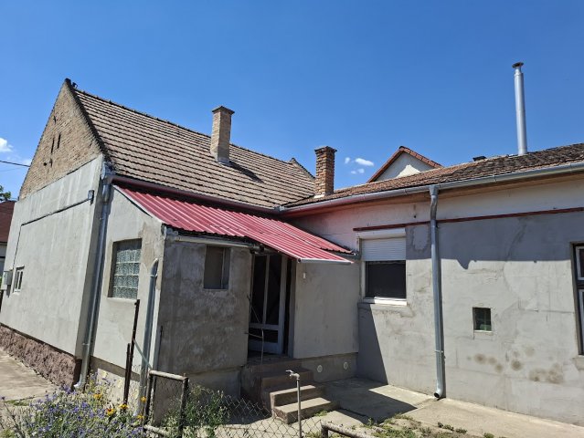 Eladó családi ház, Dombóváron 20.5 M Ft, 2 szobás