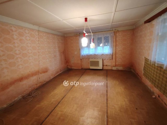 Eladó családi ház, Jászberényben 19.9 M Ft, 2 szobás