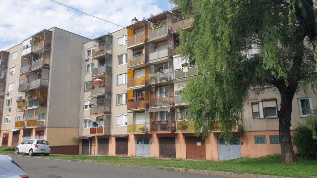 Eladó panellakás, Ózdon 13.5 M Ft, 2 szobás