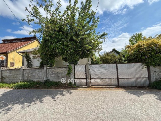 Eladó családi ház, Dögén 19.9 M Ft, 4 szobás