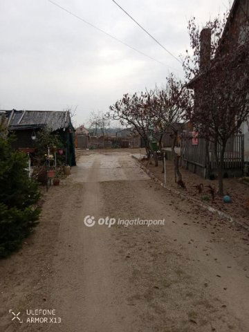 Eladó családi ház, Csemőn 37 M Ft, 5+1 szobás