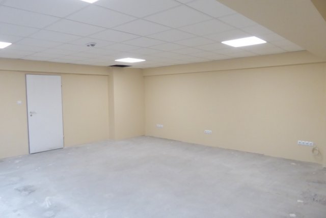 Kiadó iroda, Pécsett, Nyírfa utcában 240 E Ft / hó, 3 szobás