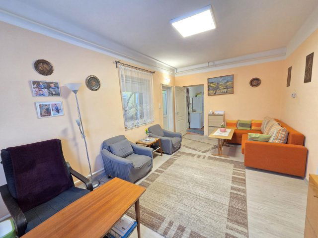 Eladó családi ház, Cegléden 49.9 M Ft, 3 szobás