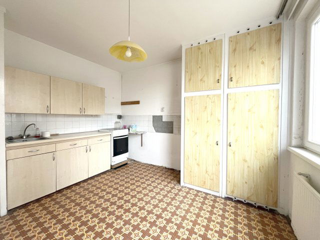 Eladó panellakás, Debrecenben 64.9 M Ft, 3 szobás