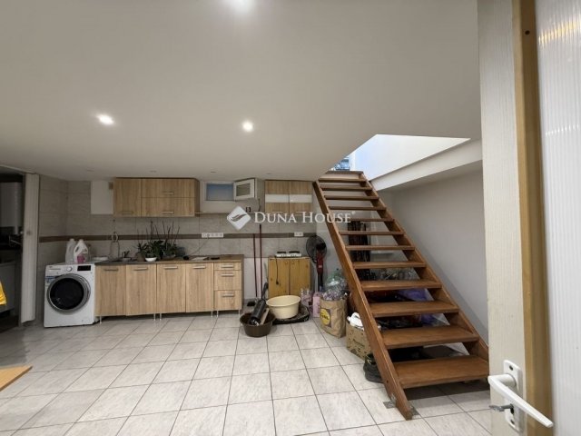 Eladó téglalakás, Budapesten, XX. kerületben 72 M Ft, 5 szobás