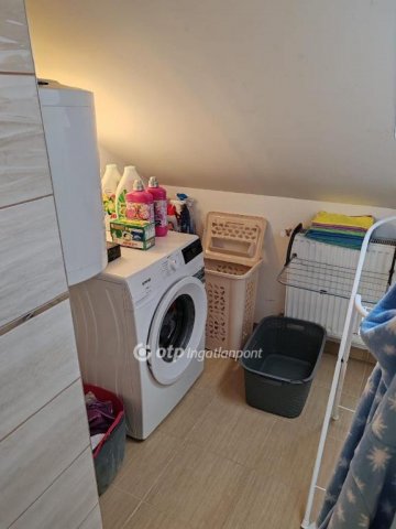 Eladó családi ház, Gyenesdiáson 185 M Ft, 8 szobás