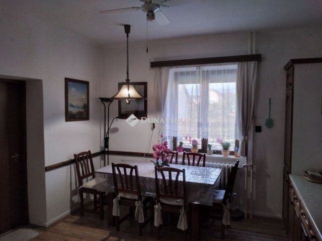 Eladó családi ház, Szentgotthárdon 89.9 M Ft, 8 szobás