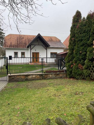 Eladó családi ház, Pilisvörösváron 69.9 M Ft, 2 szobás