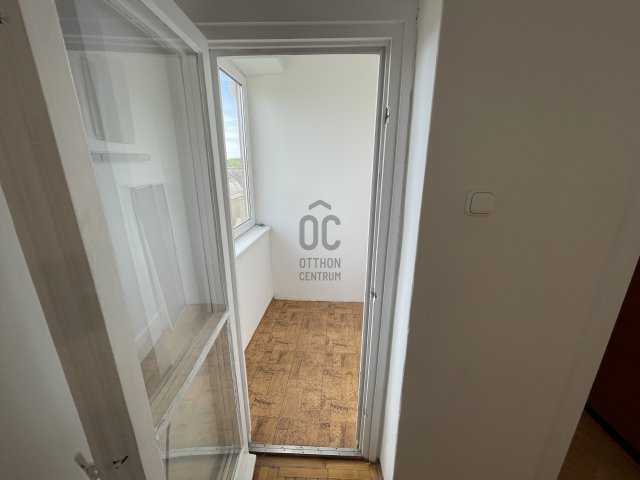 Eladó téglalakás, Dunaújvárosban 37.5 M Ft, 2 szobás