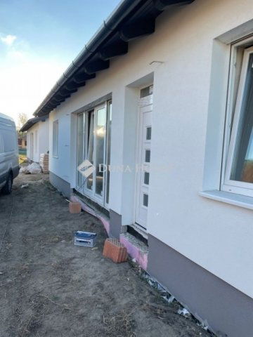 Eladó ikerház, Dunavarsányban 96 M Ft, 4 szobás