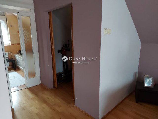 Eladó családi ház, Vecsésen 89 M Ft, 6 szobás