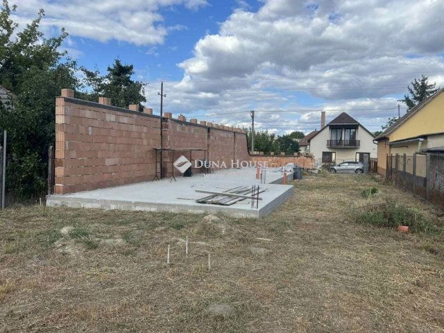 Eladó családi ház, Veresegyházon 55 M Ft, 4 szobás