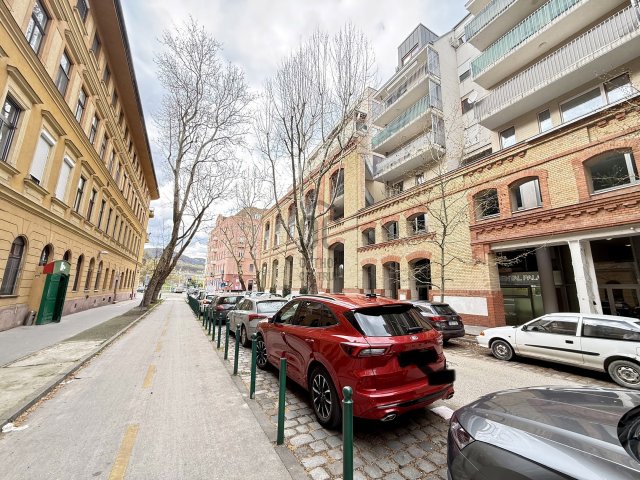 Eladó téglalakás, Budapesten, III. kerületben 87.9 M Ft