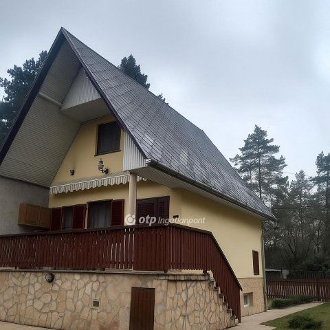 Eladó családi ház, Komáromban 49 M Ft, 4+1 szobás