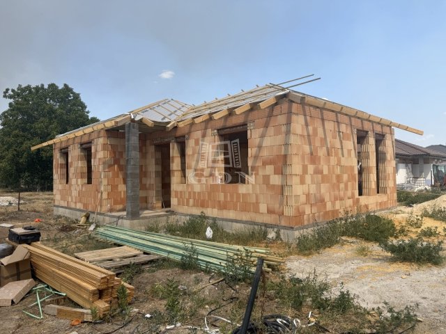 Eladó családi ház, Székesfehérvárott 89.9 M Ft, 4 szobás