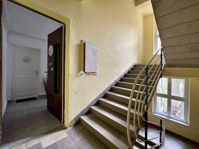 Eladó téglalakás, Pécsett 99.9 M Ft, 4 szobás