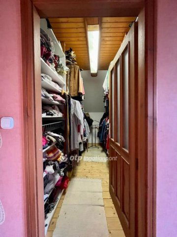 Eladó családi ház, Budakalászon 280 M Ft, 8 szobás