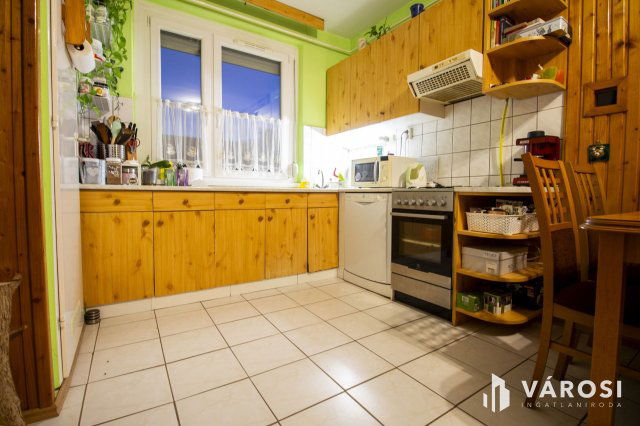 Eladó téglalakás, Békéscsabán 39.9 M Ft, 3 szobás