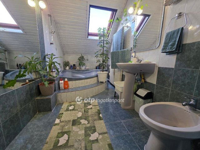 Eladó sorház, Szigetszentmiklóson 129 M Ft, 6 szobás