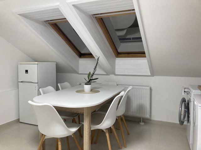 Kiadó téglalakás, albérlet, Debrecenben 310 E Ft / hó, 3 szobás