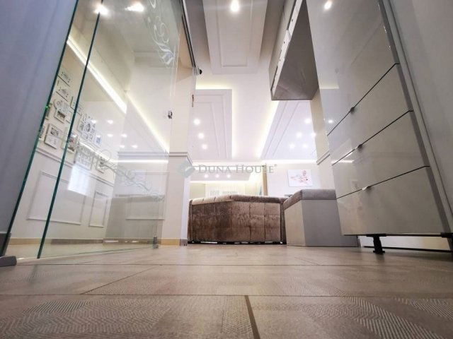 Eladó téglalakás, Veszprémben 170 M Ft, 4 szobás