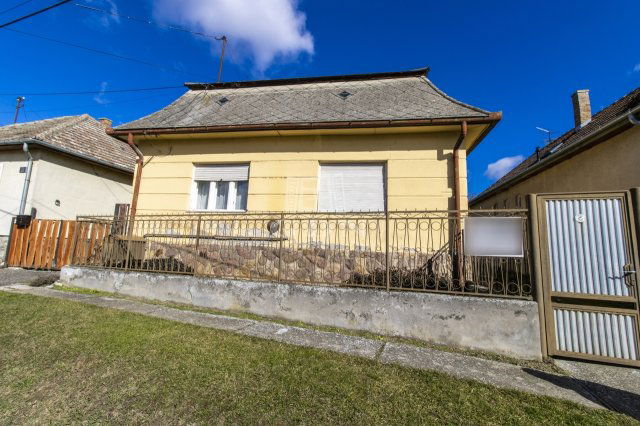 Eladó családi ház, Vácszentlászlón 38.8 M Ft, 2 szobás