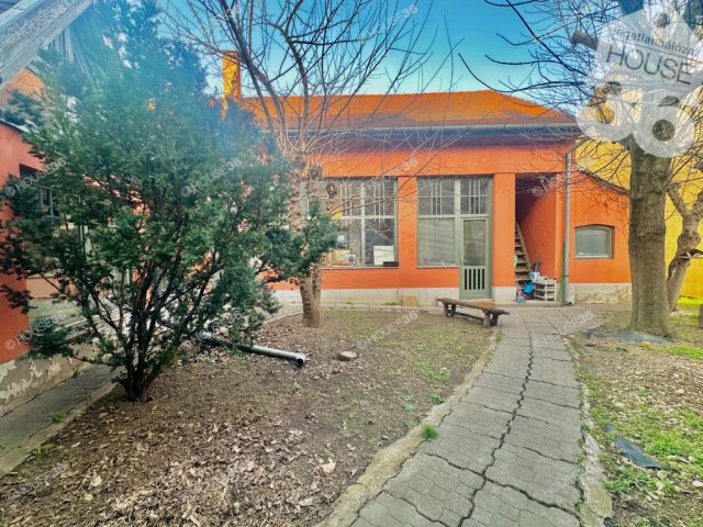 Eladó családi ház, Kecskeméten 190 M Ft, 11 szobás