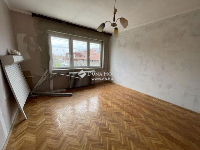 Eladó téglalakás, Nagykőrösön 30 M Ft, 3 szobás