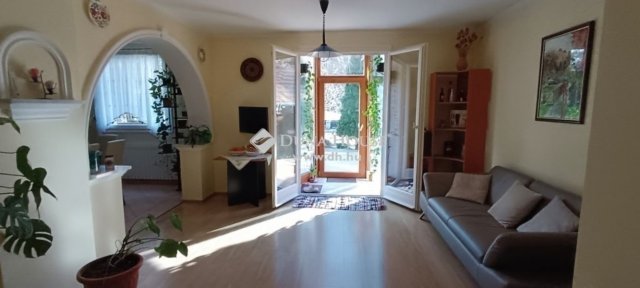 Eladó családi ház, Szentendrén 339 M Ft, 10 szobás