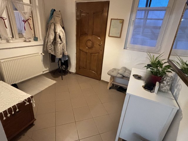 Eladó családi ház, Tatán 150 M Ft, 8 szobás