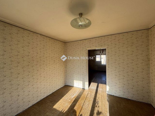 Eladó családi ház, Lábatlanon, Piszkei utcában 31.9 M Ft