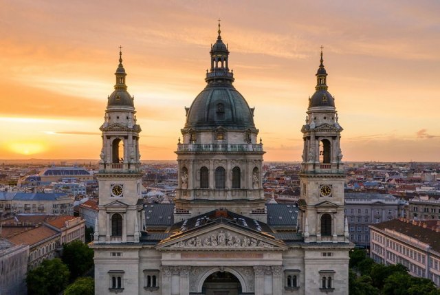 Eladó téglalakás, Budapesten, V. kerületben 117.8 M Ft, 2 szobás