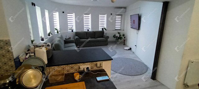 Eladó téglalakás, Szegeden 129.987 M Ft, 6 szobás