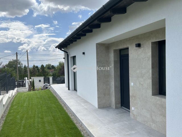 Eladó családi ház, Csömörön 215 M Ft, 4 szobás