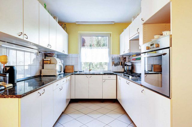 Eladó családi ház, Solymáron 230 M Ft, 6 szobás